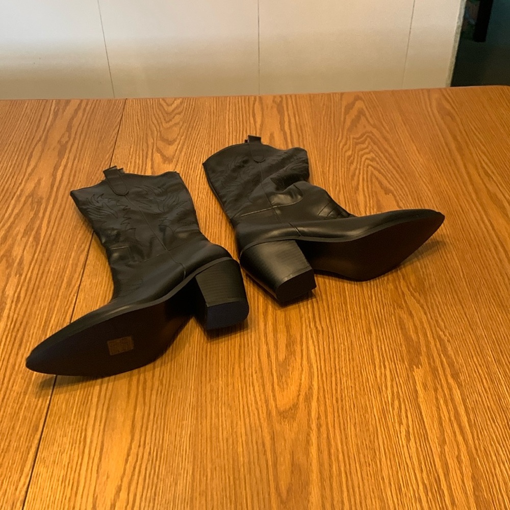 SHEIN boots.   BLACK.  Size 41.   NEW!
